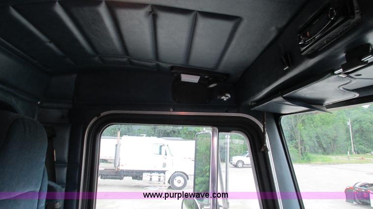 image for item G9286 1998 Peterbilt 377 semi truck