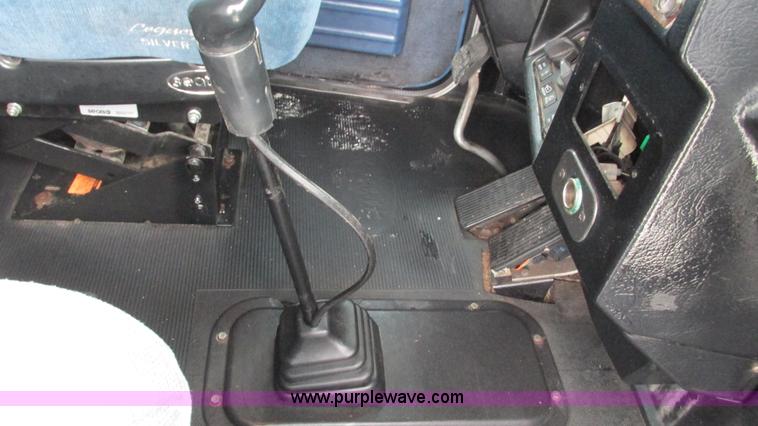 image for item G9286 1998 Peterbilt 377 semi truck