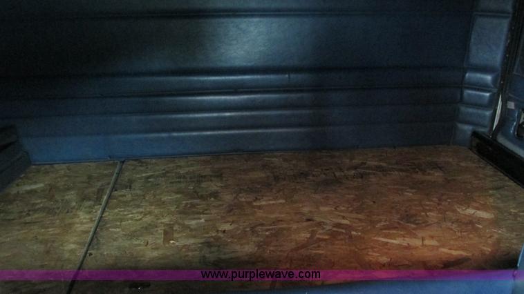 image for item G9286 1998 Peterbilt 377 semi truck