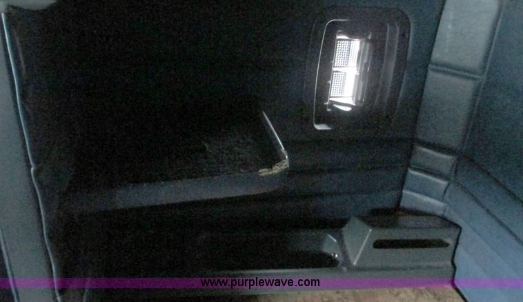 image for item G9286 1998 Peterbilt 377 semi truck