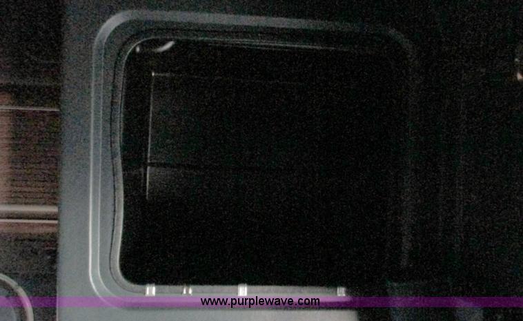 image for item G9286 1998 Peterbilt 377 semi truck