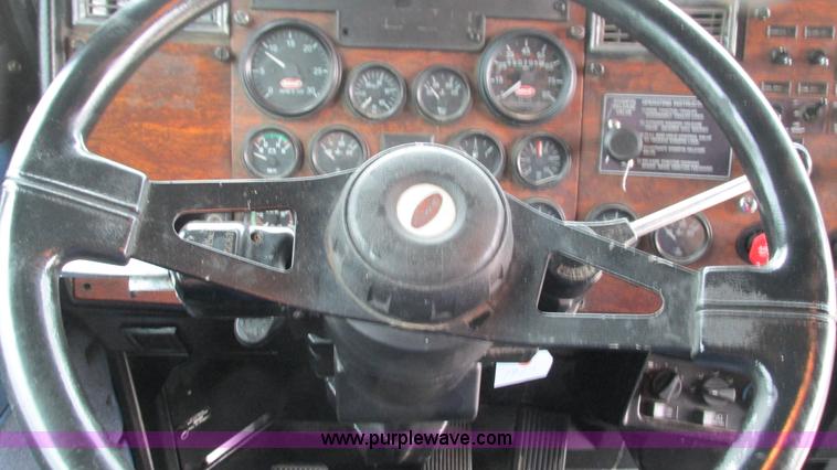 image for item G9286 1998 Peterbilt 377 semi truck