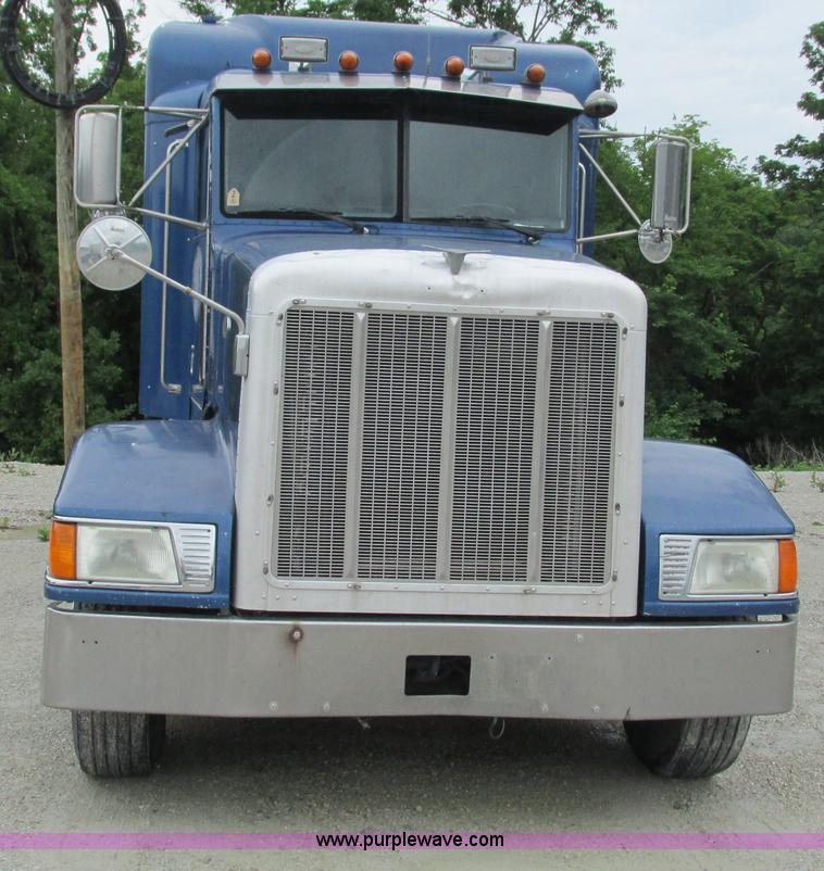 image for item G9286 1998 Peterbilt 377 semi truck