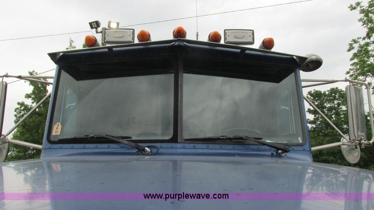 image for item G9286 1998 Peterbilt 377 semi truck