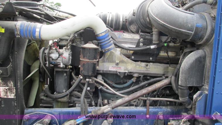 image for item G9286 1998 Peterbilt 377 semi truck