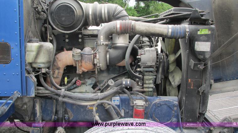 image for item G9286 1998 Peterbilt 377 semi truck