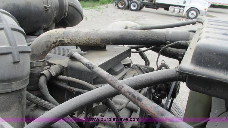 image for item G9286 1998 Peterbilt 377 semi truck