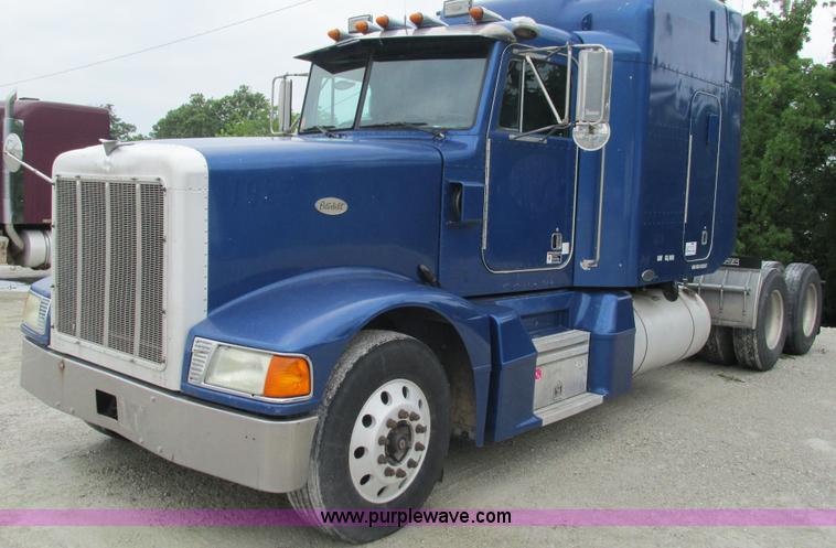 image for item G9286 1998 Peterbilt 377 semi truck