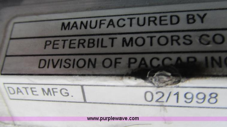 image for item G9286 1998 Peterbilt 377 semi truck