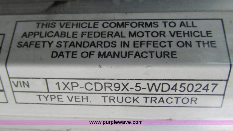 image for item G9286 1998 Peterbilt 377 semi truck