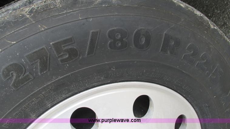 image for item G9287 2001 Peterbilt 387 semi truck