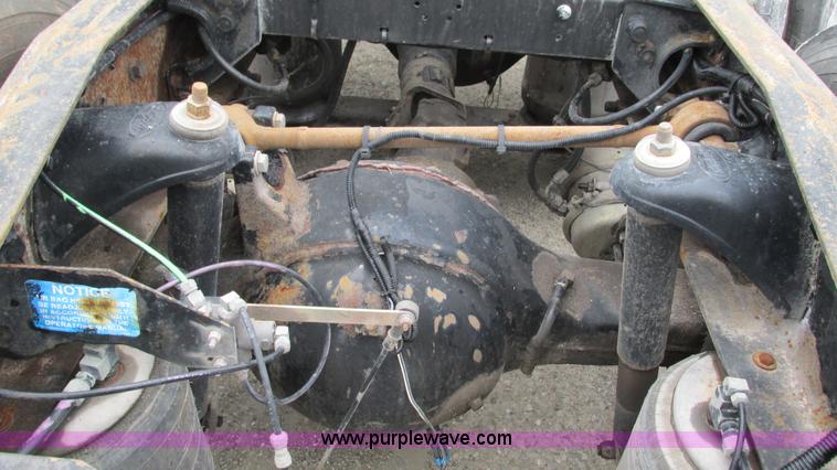 image for item G9287 2001 Peterbilt 387 semi truck