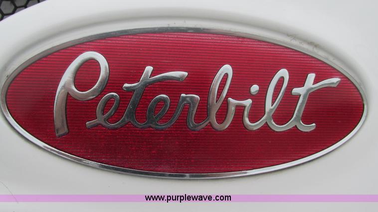 image for item G9287 2001 Peterbilt 387 semi truck