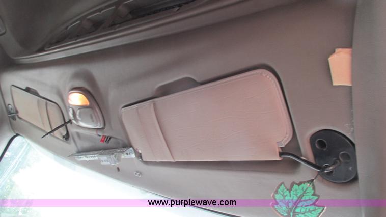 image for item G9287 2001 Peterbilt 387 semi truck