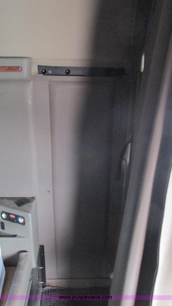 image for item G9287 2001 Peterbilt 387 semi truck