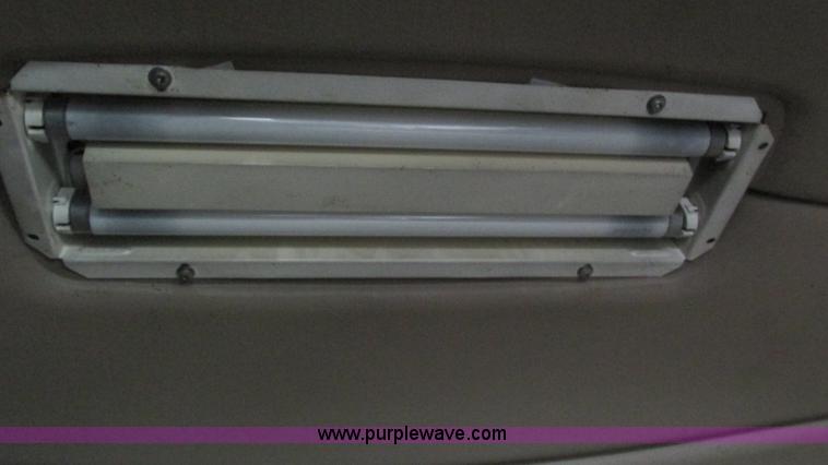 image for item G9287 2001 Peterbilt 387 semi truck