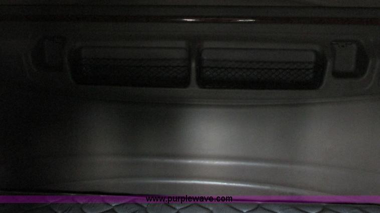 image for item G9287 2001 Peterbilt 387 semi truck