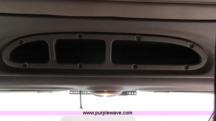 image for item G9287 2001 Peterbilt 387 semi truck