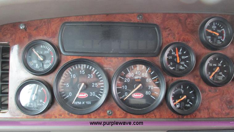 image for item G9287 2001 Peterbilt 387 semi truck