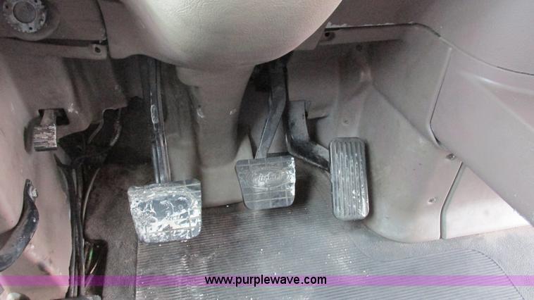 image for item G9287 2001 Peterbilt 387 semi truck