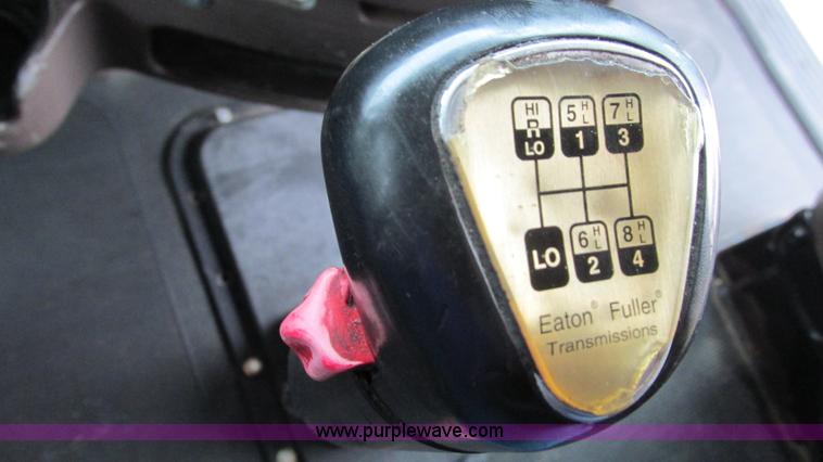 image for item G9287 2001 Peterbilt 387 semi truck