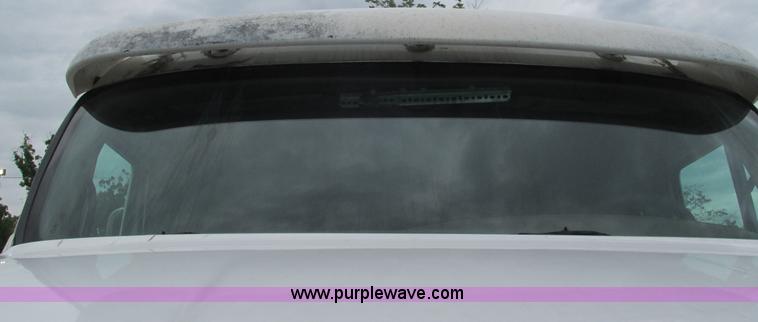 image for item G9287 2001 Peterbilt 387 semi truck