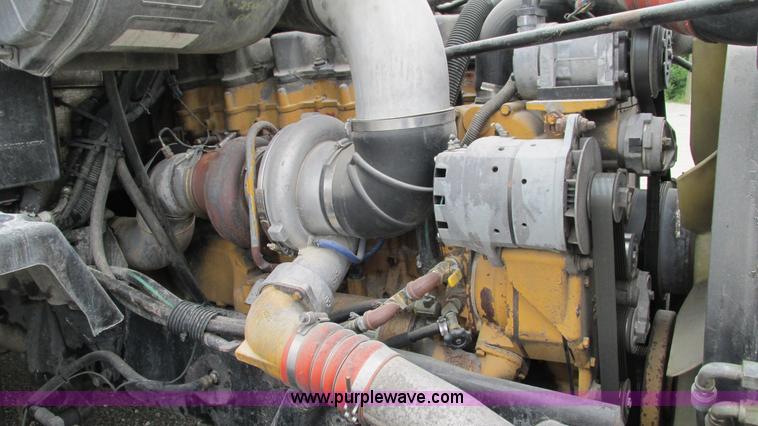 image for item G9287 2001 Peterbilt 387 semi truck