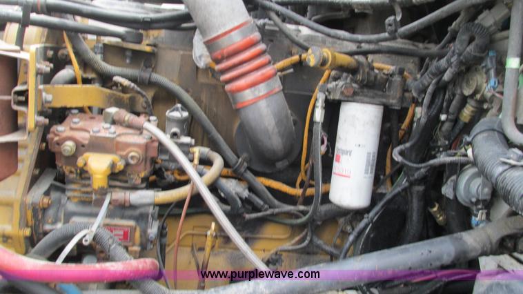 image for item G9287 2001 Peterbilt 387 semi truck