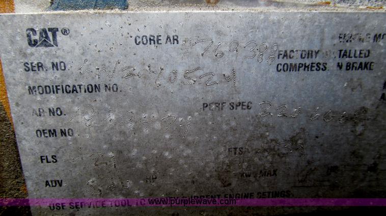 image for item G9287 2001 Peterbilt 387 semi truck