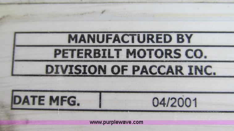 image for item G9287 2001 Peterbilt 387 semi truck