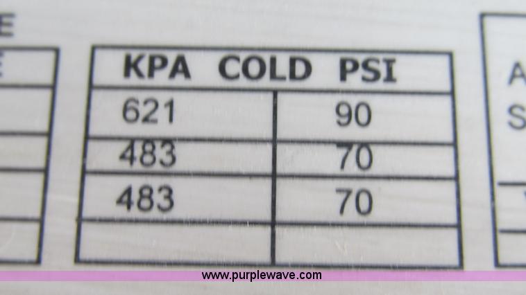 image for item G9287 2001 Peterbilt 387 semi truck