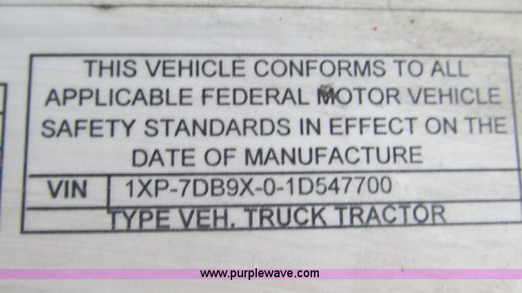 image for item G9287 2001 Peterbilt 387 semi truck