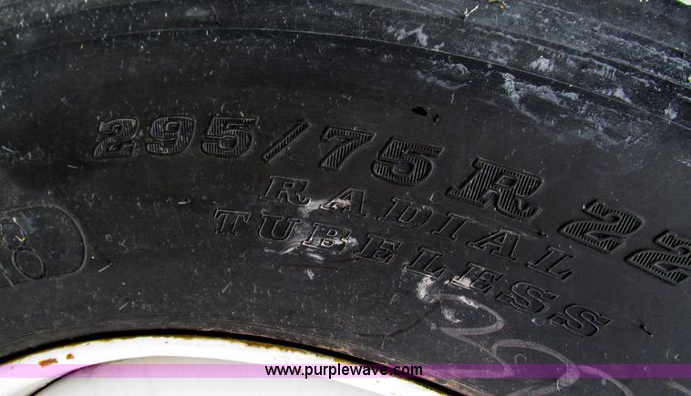 image for item G9290 1999 Freightliner C120 semi truck