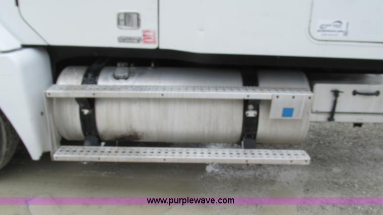 image for item G9290 1999 Freightliner C120 semi truck