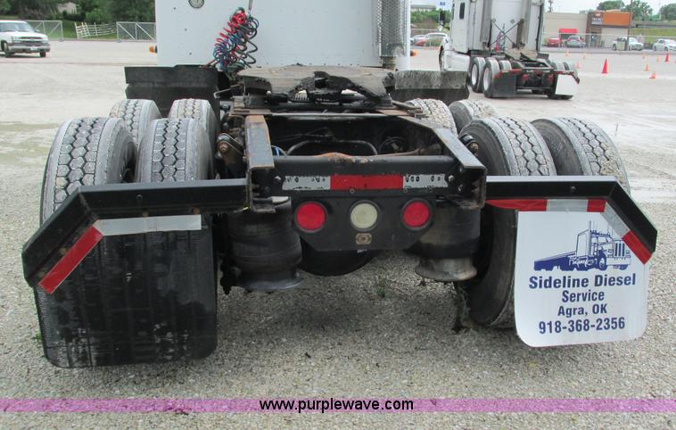 image for item G9290 1999 Freightliner C120 semi truck