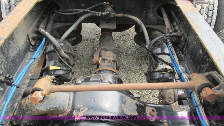 image for item G9290 1999 Freightliner C120 semi truck