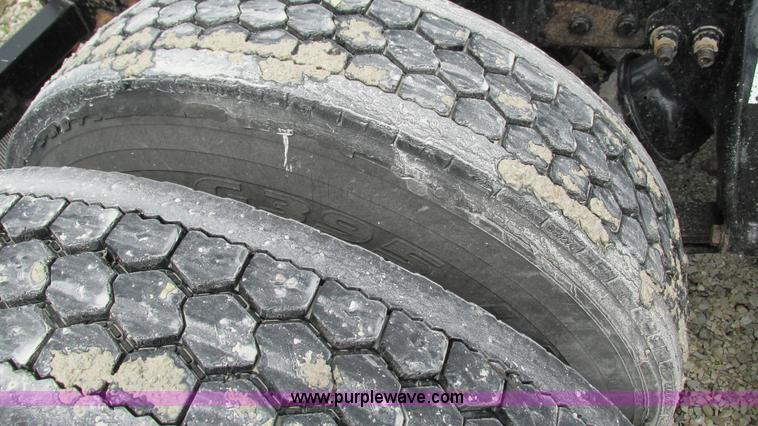 image for item G9290 1999 Freightliner C120 semi truck