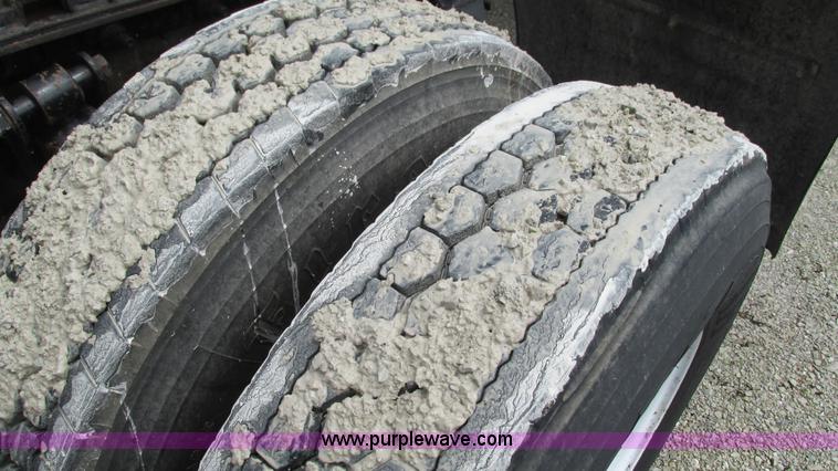 image for item G9290 1999 Freightliner C120 semi truck