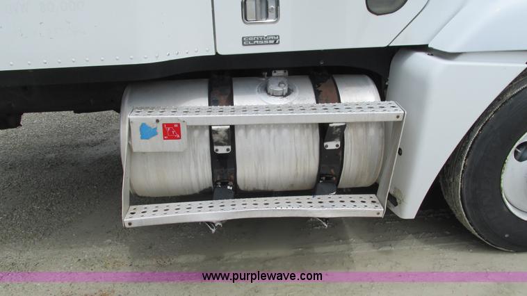 image for item G9290 1999 Freightliner C120 semi truck