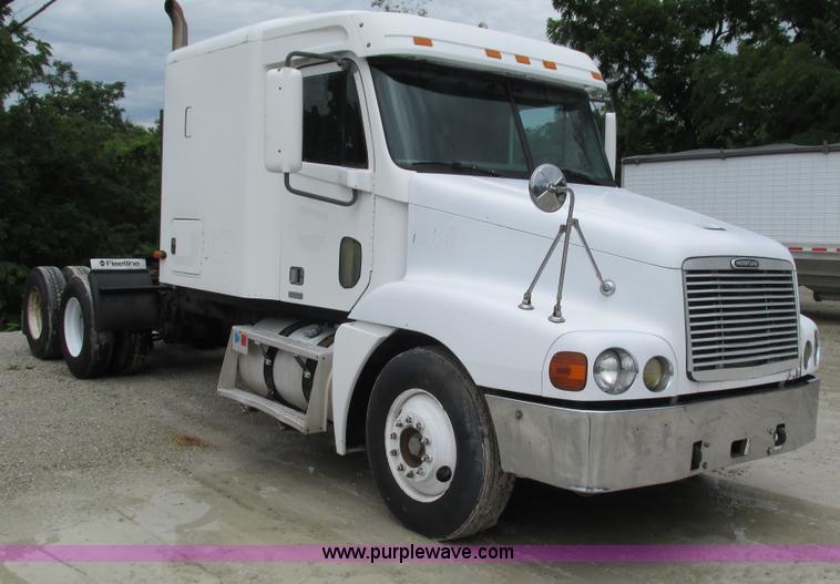 image for item G9290 1999 Freightliner C120 semi truck
