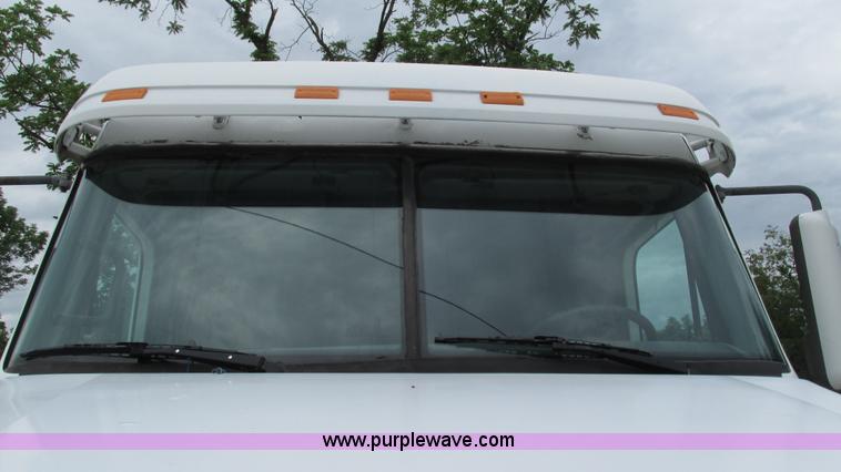 image for item G9290 1999 Freightliner C120 semi truck