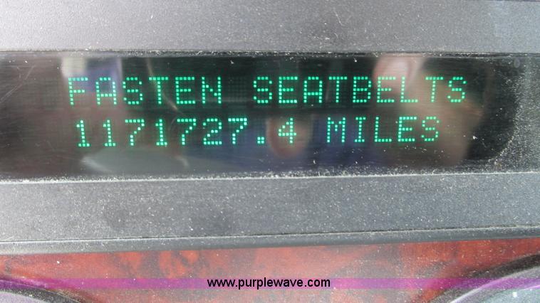 image for item G9290 1999 Freightliner C120 semi truck