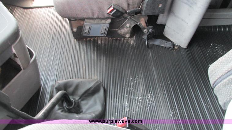 image for item G9290 1999 Freightliner C120 semi truck