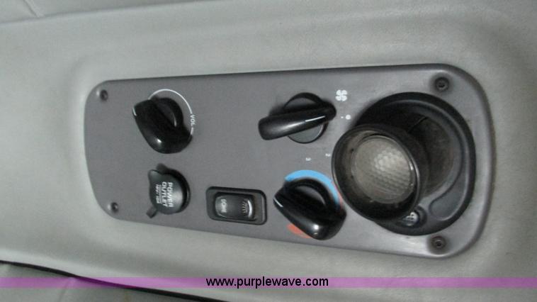 image for item G9290 1999 Freightliner C120 semi truck