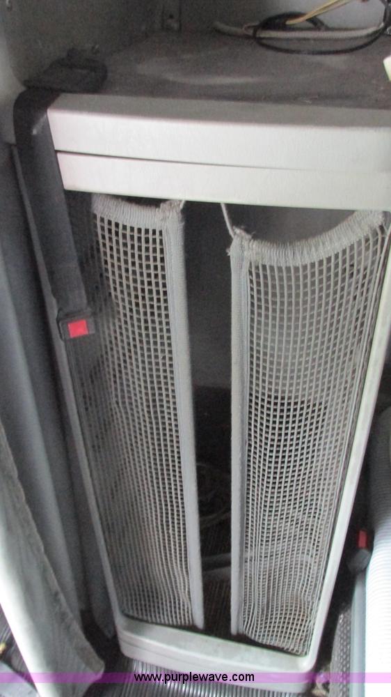 image for item G9290 1999 Freightliner C120 semi truck