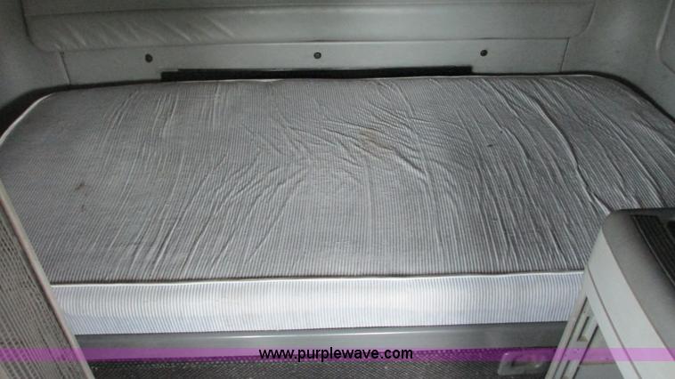 image for item G9290 1999 Freightliner C120 semi truck