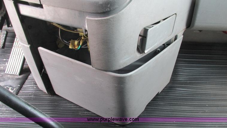 image for item G9290 1999 Freightliner C120 semi truck