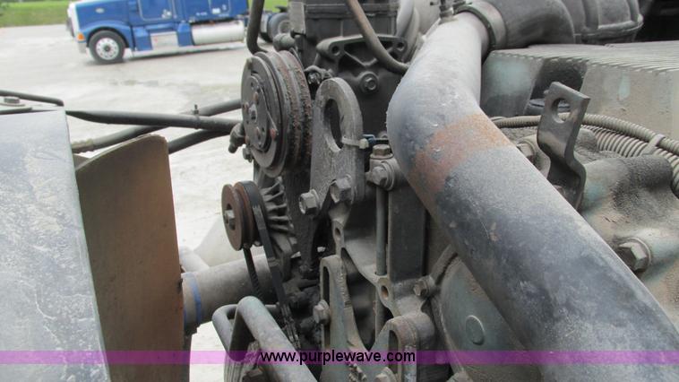 image for item G9290 1999 Freightliner C120 semi truck