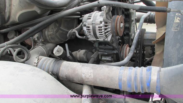 image for item G9290 1999 Freightliner C120 semi truck