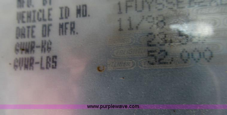 image for item G9290 1999 Freightliner C120 semi truck